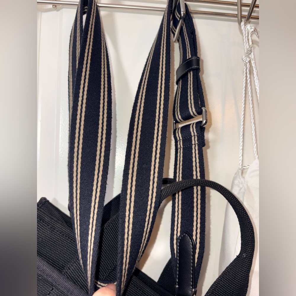 COACH Cargo Tote 26 Black Canvas Crossbody Bag - Excellent Condition - Picture 8 of 14